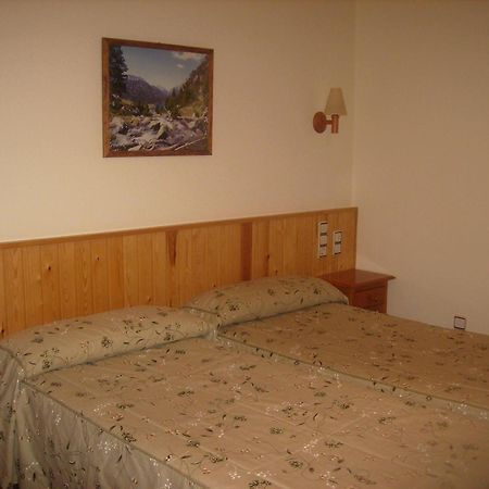 אריל לה ואל Hostal Pernalle מראה חיצוני תמונה