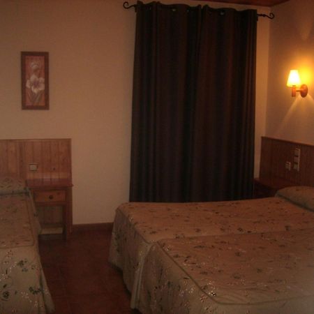 אריל לה ואל Hostal Pernalle מראה חיצוני תמונה