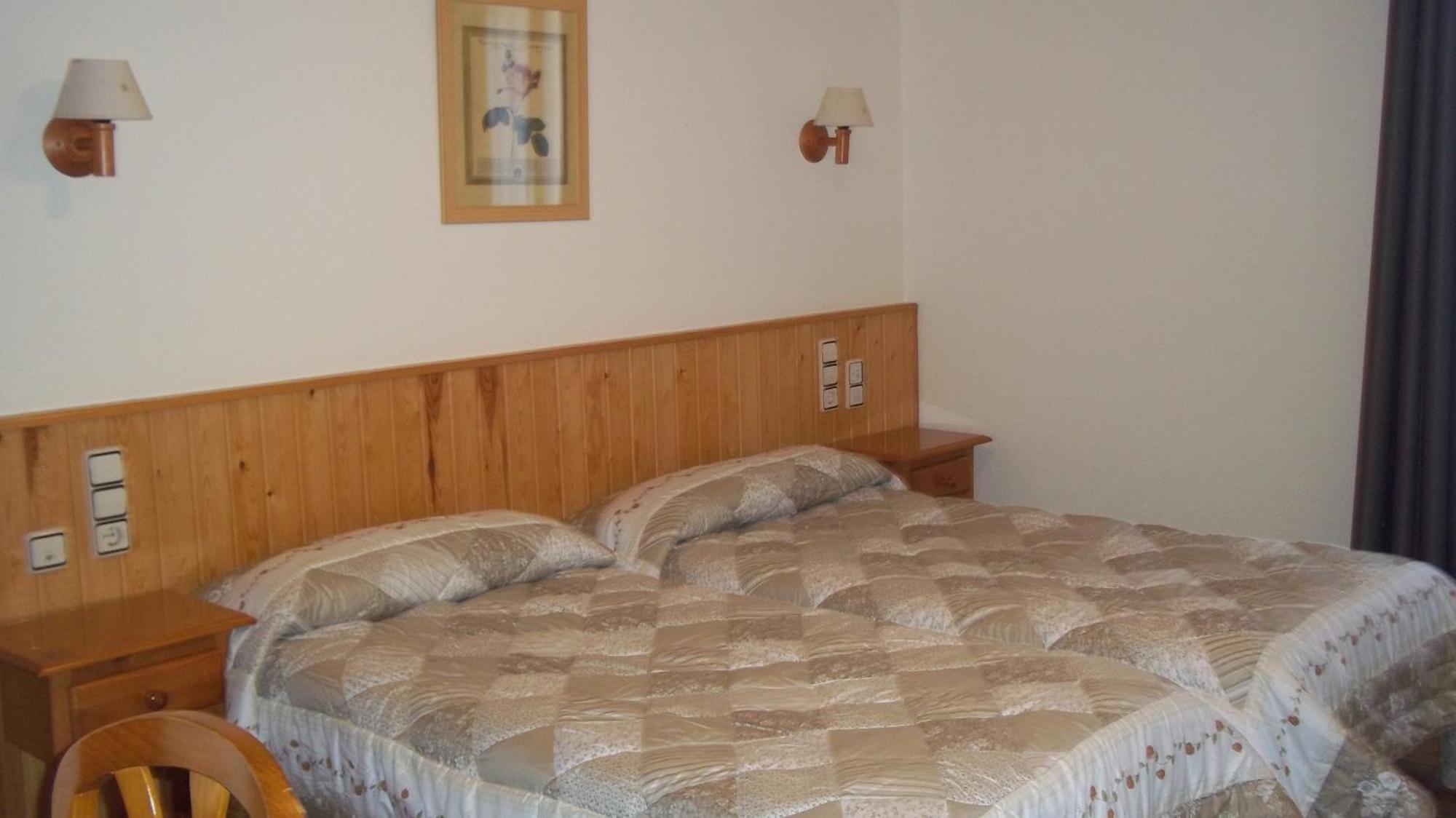 אריל לה ואל Hostal Pernalle מראה חיצוני תמונה