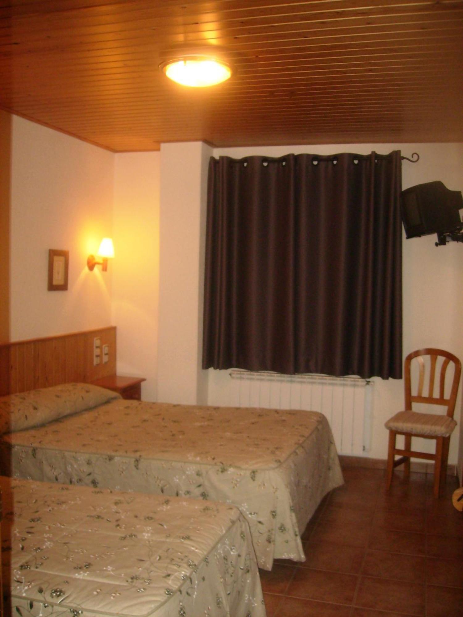 אריל לה ואל Hostal Pernalle מראה חיצוני תמונה