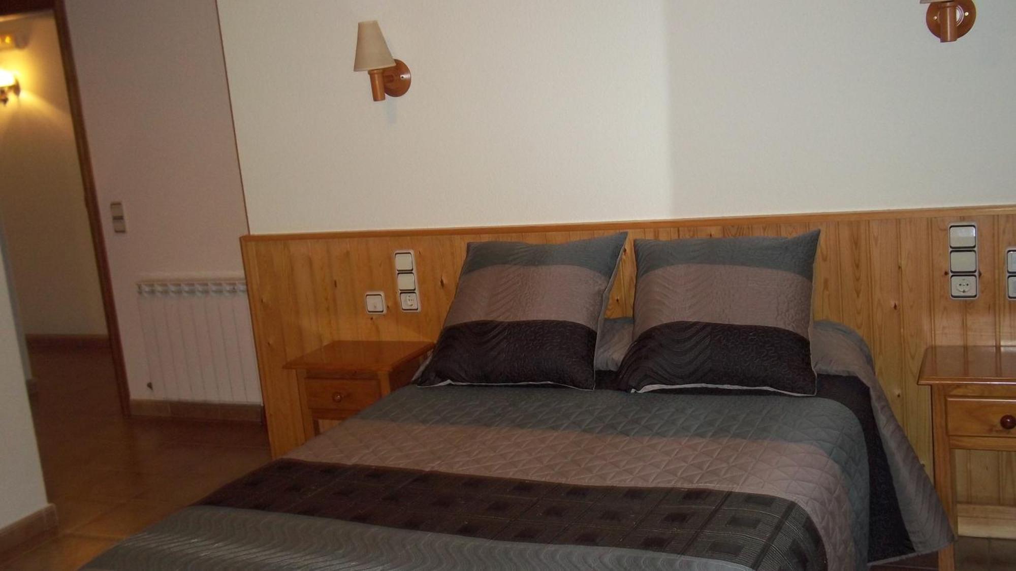 אריל לה ואל Hostal Pernalle מראה חיצוני תמונה
