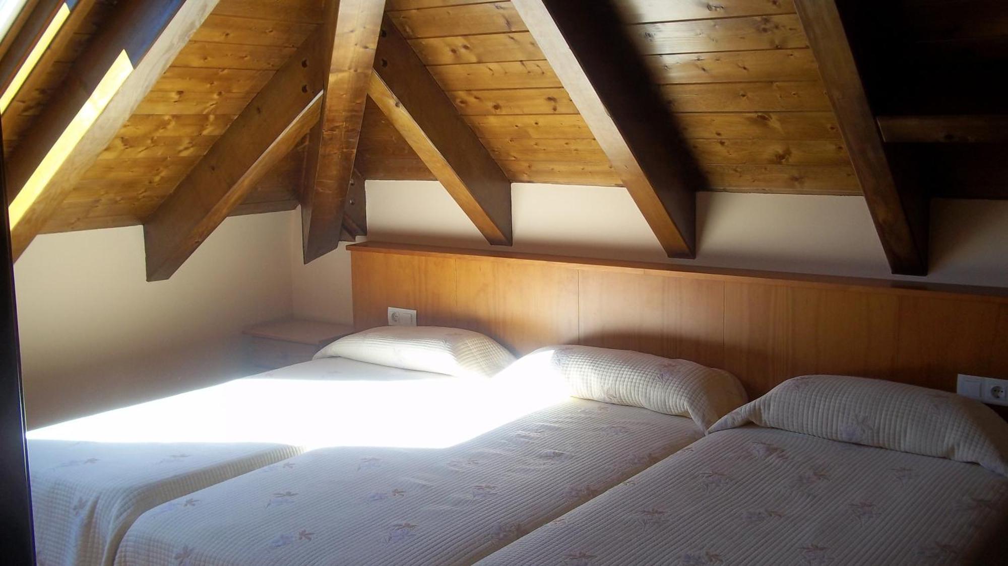 אריל לה ואל Hostal Pernalle מראה חיצוני תמונה