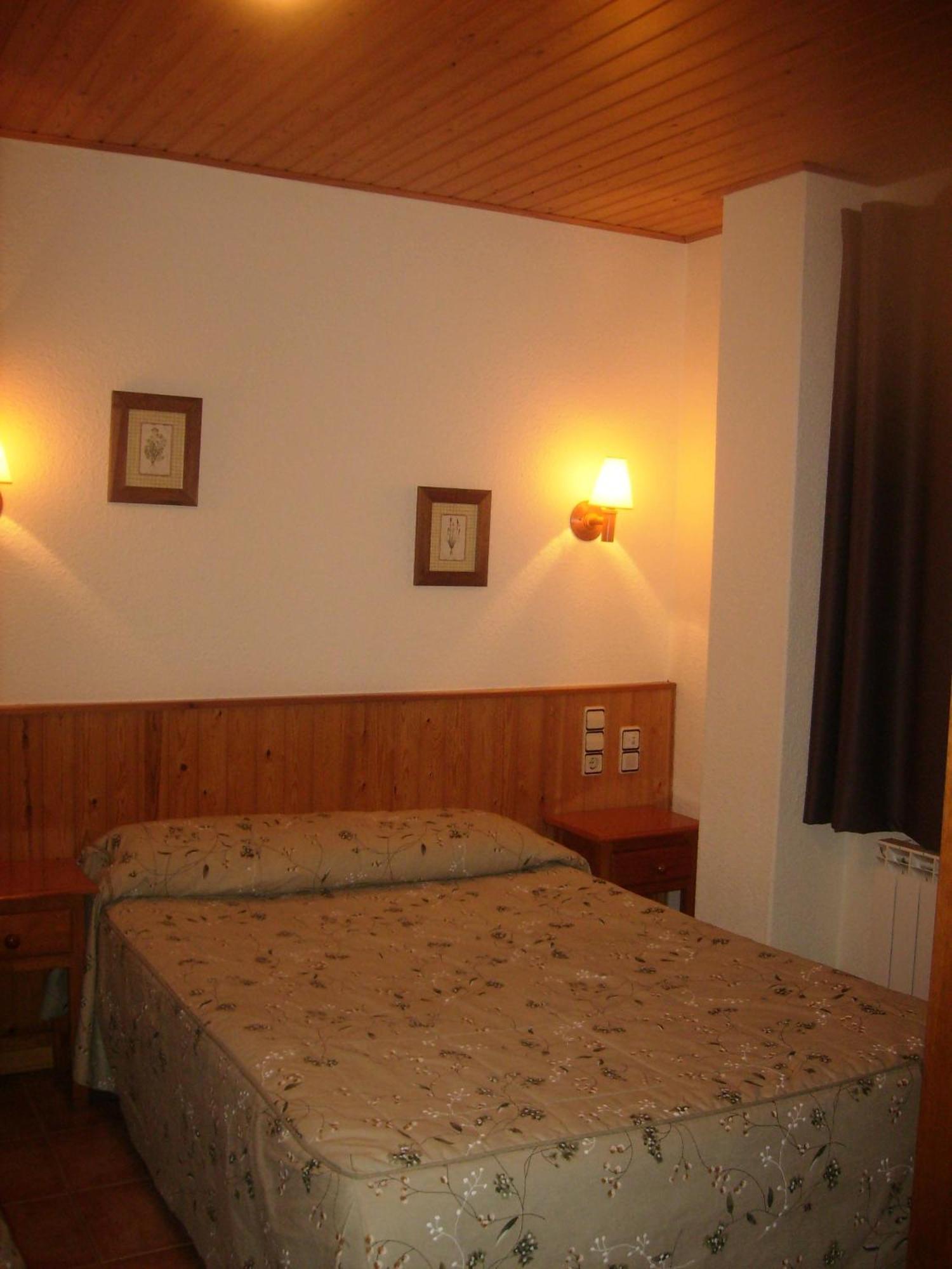 אריל לה ואל Hostal Pernalle מראה חיצוני תמונה
